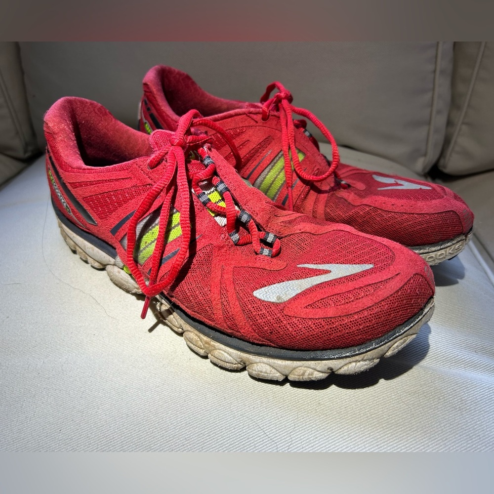 Brooks Pure Cadence Red Running Shoes size 10